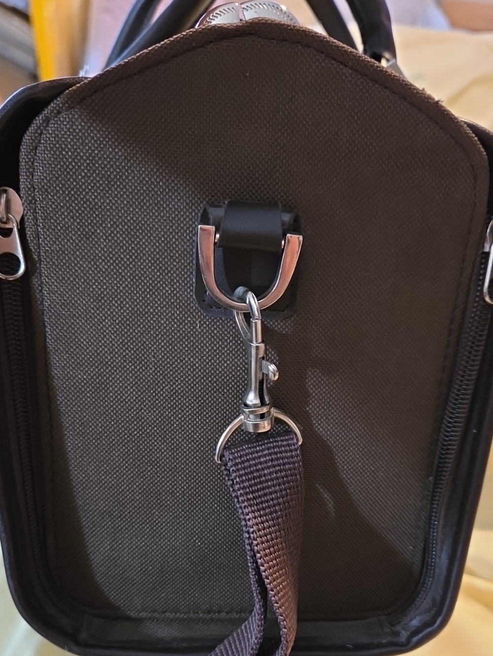 "LG" Monogram Travel bag - Picture 6 of 9